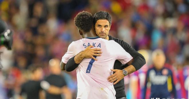 其成功的背 其成功的背